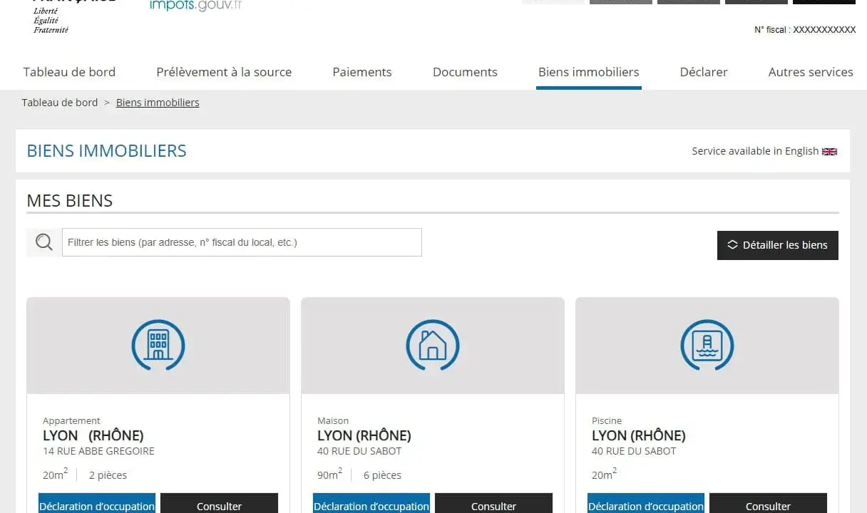Page "Biens immobiliers" du site impots.gouv.fr. Affiche une liste de biens (appartement, maison, piscine) à Lyon, avec des options de déclaration d'occupation.