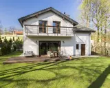 Maison moderne avec terrasse en bois et jardin. Une belle plus-value résidence principale 5 ans.