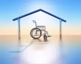 Fauteuil roulant sous un toit stylisé, symbolisant le logement PMR en location.