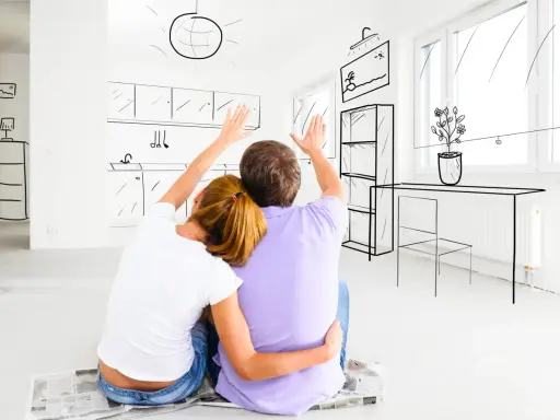 Un couple imagine sa future cuisine, se demandant : faut-il acheter DPE E ?
