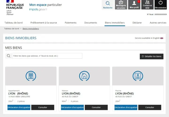 Page "Biens immobiliers" du site impots.gouv.fr. Affiche une liste de biens (appartement, maison, piscine) à Lyon, avec des options de déclaration d'occupation.